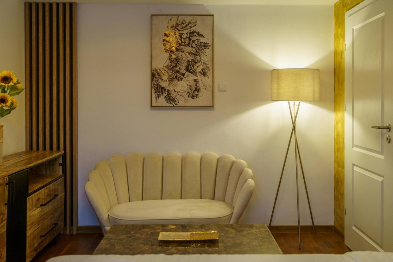 Main Square 5 Star Luxury Apartment With View Cluj-Napoca Exterior photo