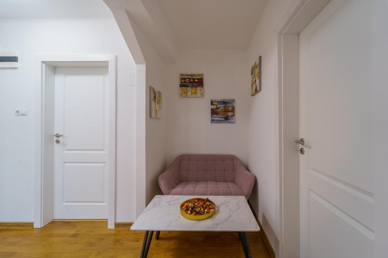 Main Square 5 Star Luxury Apartment With View Cluj-Napoca Exterior photo