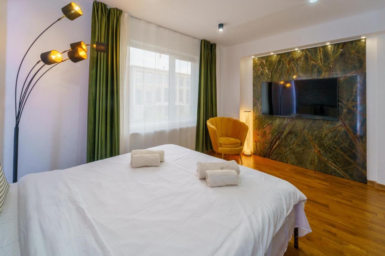 Main Square 5 Star Luxury Apartment With View Cluj-Napoca Exterior photo