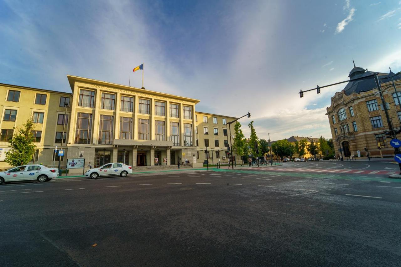 Main Square 5 Star Luxury Apartment With View Cluj-Napoca Exterior photo