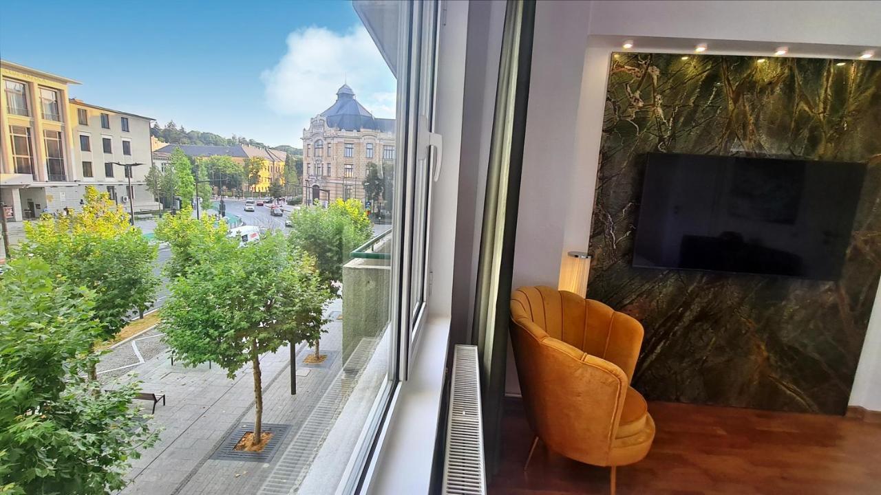 Main Square 5 Star Luxury Apartment With View Cluj-Napoca Exterior photo
